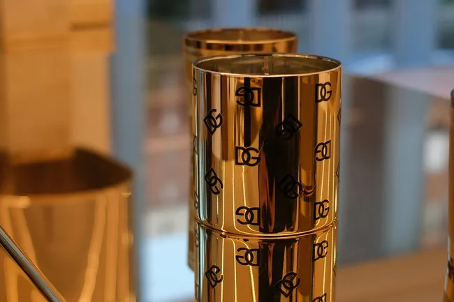 Один из основателей Dolce & Gabbana покинул пост: легендарный бренд пытается выбраться из долгов