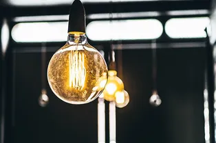 Какое напряжение и сила тока опасны для человека