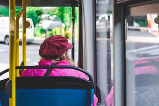 Власти Москвы планируют ввести QR-коды для общественного транспорта и магазинов Власти Москвы планируют ввести QR-коды для общественного транспорта и магазинов