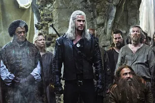 Лиам Хемсворт вместо Генри Кавилла: кто выглядит лучше в роли Геральта из «Ведьмака»?