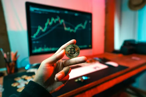 Биткоин взлетел до 77 тысяч долларов всего за пару дней. Почему криптовалюта резко начала расти? Биткоин взлетел до 77 тысяч долларов всего за пару дней. Почему криптовалюта резко начала расти?