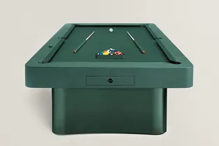 Hermès выпустил бильярдный стол из натуральной кожи: он обойдется в 20 млн рублей Hermès выпустил бильярдный стол из натуральной кожи: он обойдется в 20 млн рублей