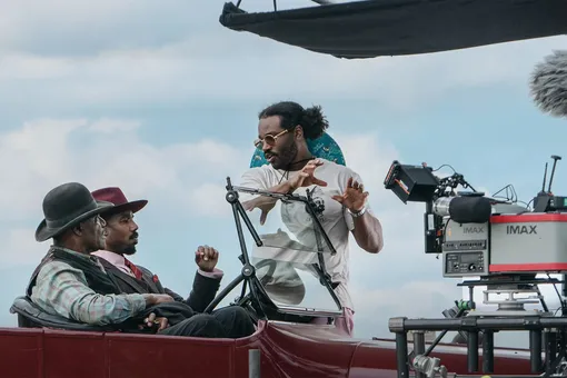 Райан Куглер на съёмочной площадке фильма «Грешники» (2025)