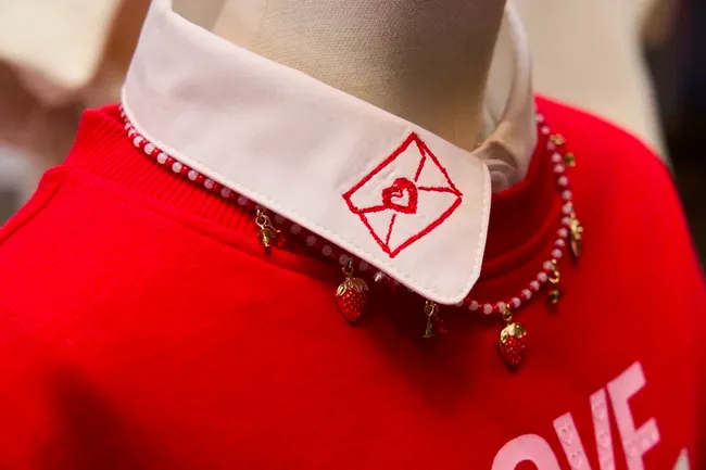 Что подарить девушке на День влюбленных: модные идеи, которые она оценит