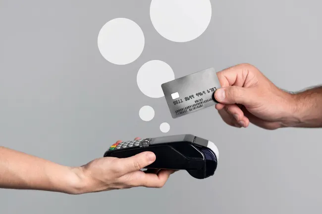 Заставят платить больше: как НДС на банковские услуги ударит по россиянам?