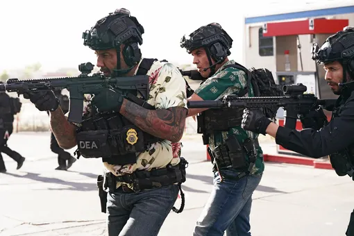 Дэйв Батиста и Бобби Каннавале в фильме «Джекпот» (2025) Дэйв Батиста и Бобби Каннавале в фильме «Джекпот» (2025)