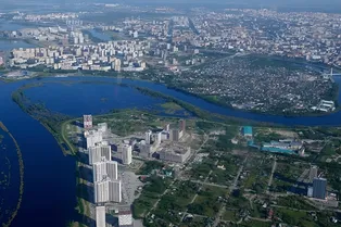 Коричневая вода из крана и мертвая рыба в реке: в Тюмени ввели режим ЧС из-за паводка