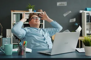 Брать больничные и отдыхать по полной: каждый пятый россиянин будет имитировать работу на майские праздники Брать больничные и отдыхать по полной: каждый пятый россиянин будет имитировать работу на майские праздники