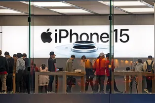 Apple лидирует на рынке премиальных смартфонов: кто с ним конкурирует? Apple лидирует на рынке премиальных смартфонов: кто с ним конкурирует?