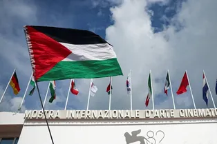 Болезнь Джорджа Клуни, протест Галь Гадот и требования убрать флаги России: что было за кадром Венецианского фестиваля