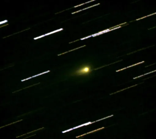 Самое последнее изображение 3I/ATLAS, полученное 28 декабря 2025 года, на котором по-прежнему хорошо виден длинный антихвост. Самое последнее изображение 3I/ATLAS, полученное 28 декабря 2025 года, на котором по-прежнему хорошо виден длинный антихвост.