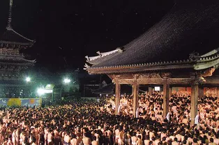 Лавина из 10 тысяч тел: знаменитый «голый фестиваль» в Японии закончился ужасной давкой Лавина из 10 тысяч тел: знаменитый «голый фестиваль» в Японии закончился ужасной давкой