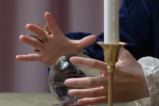 Мужчина подал в суд на гадалку за то, что она не сняла с него порчу Мужчина подал в суд на гадалку за то, что она не сняла с него порчу