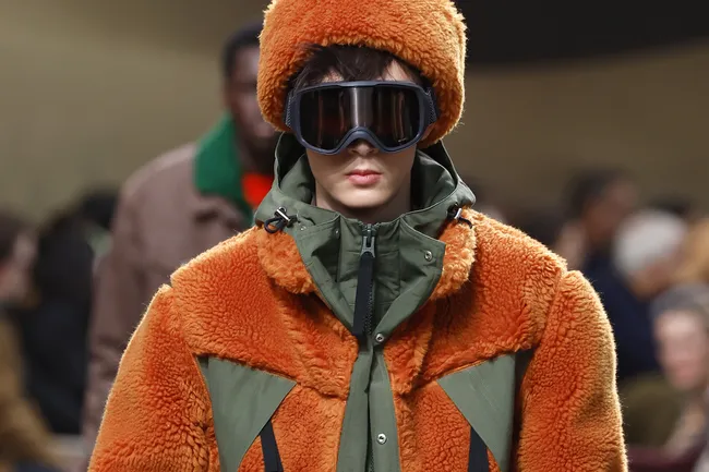 Где купить модную верхнюю одежду на позднюю осень и зиму: от флисовой куртки до мехового пальто