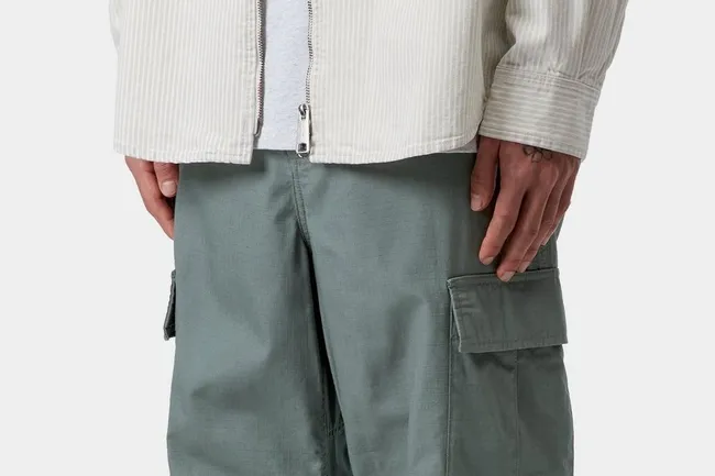 Брюки-карго снова в моде в 2026 году: где их купить и как выбирать