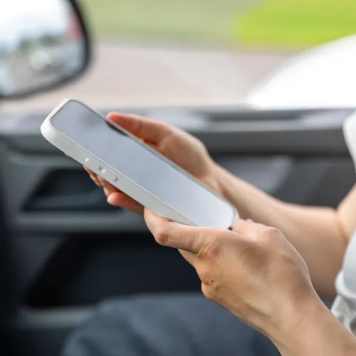 В сети появились сообщения о проверках VPN в телефонах сотрудниками ГАИ: в ведомстве все опровергли