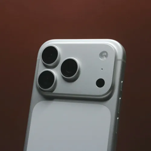 iPhone упал с высоты 30 километров и попал в книгу рекордов Гиннесса. Но почему ронять смартфон все еще плохая идея?