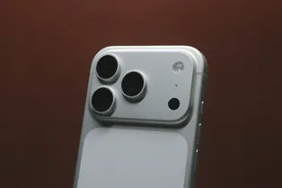 iPhone упал с высоты 30 километров и попал в книгу рекордов Гиннесса. Но почему ронять смартфон все еще плохая идея?