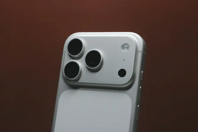 iPhone упал с высоты 30 километров и попал в книгу рекордов Гиннесса. Но почему ронять смартфон все еще плохая идея?