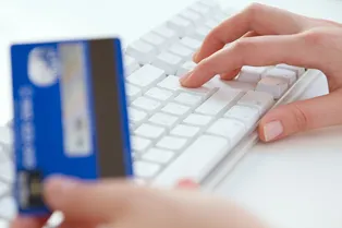 Деньги под контролем? Банки начнут задерживать подозрительные переводы на 6 часов