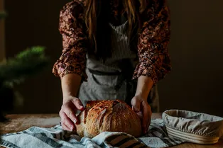 Хлебная закваска и покорность: кто такие tradwives и почему их контент вызывает тревогу ученых Хлебная закваска и покорность: кто такие tradwives и почему их контент вызывает тревогу ученых