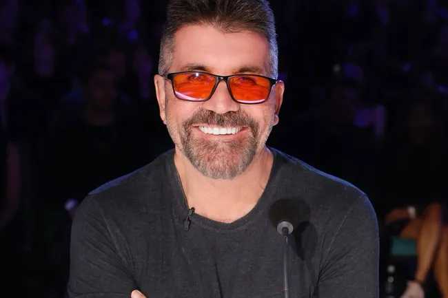 Загадочная история Саймона Коуэлла: 66-летний биохакер утверждает, что стареет в обратном направлении