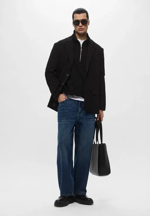 Многослойный верх отлично смотрится с широкими джинсами