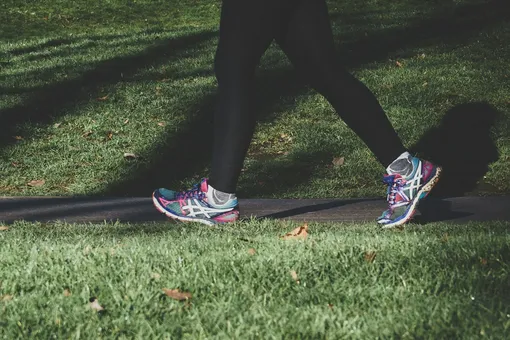 Быстрее или медленнее? Ученые назвали темп ходьбы, который спасет от инсульта и аритмии Быстрее или медленнее? Ученые назвали темп ходьбы, который спасет от инсульта и аритмии