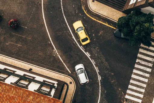 Что такое правило правой руки: трактовка в ПДД и практические примеры Что такое правило правой руки: трактовка в ПДД и практические примеры