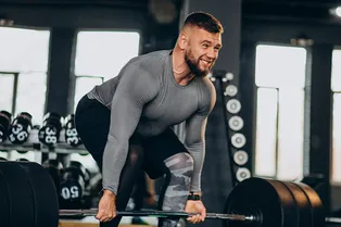 Пауэрлифтинг, кардиотренировки и еще 3 опасности, которых боятся наши зубы