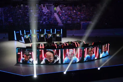 Участники финала Континентальной лиги League of Legends на арене «ВТБ Ледовый дворец» в Москве, 2016 г. Участники финала Континентальной лиги League of Legends на арене «ВТБ Ледовый дворец» в Москве, 2016 г.