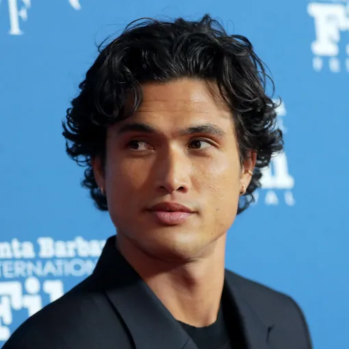 Чарльз Мелтон и его кудрявые «шторки»