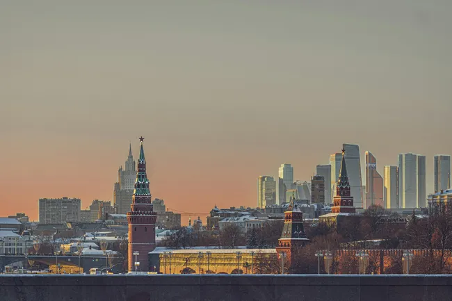 Снежные бури и аномальное тепло: синоптик рассказал, какой будет зима в России