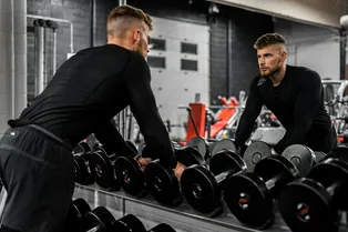 Накачайте трапеции, чтобы создать мужественный силуэт: 9 упражнений от профессионала