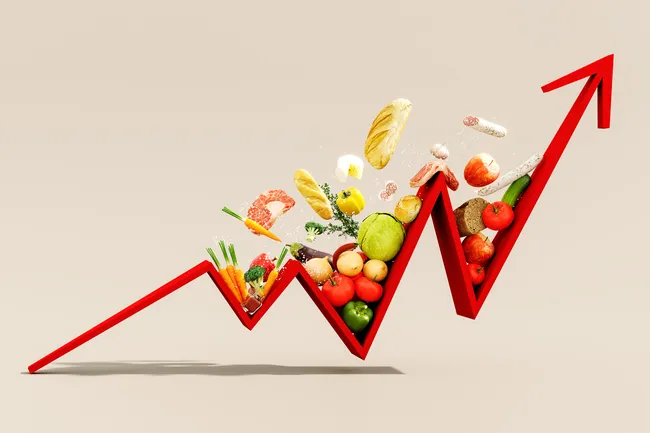 Инфляция в России вновь разгоняется. Что подорожает этим летом вслед за бензином