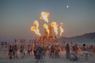 Внезапные роды, убийство и никаких оргий: в США завершился фестиваль Burning Man