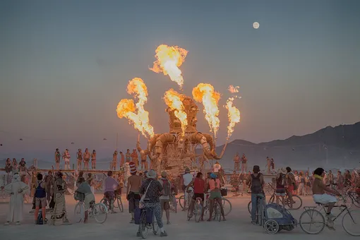Внезапные роды, убийство и никаких оргий: в США завершился фестиваль Burning Man