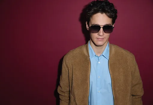 Рубашка и очки, BALLY; бомбер, PAL ZILERI