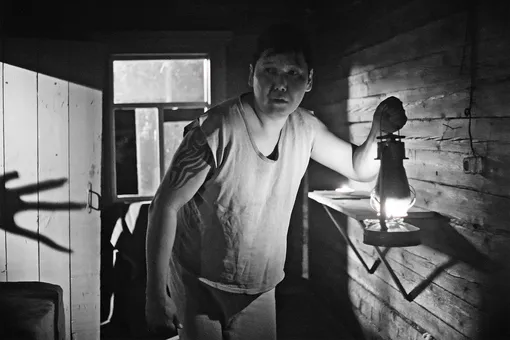 Кадр из фильма «Кукушка» (2024)