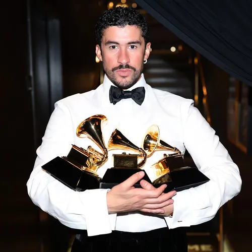 Кто такой Bad Bunny: от работы в супермаркете к «Грэмми»