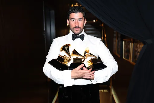 Кто такой Bad Bunny: от работы в супермаркете к «Грэмми» Кто такой Bad Bunny: от работы в супермаркете к «Грэмми»