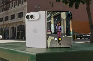 Хруст и белые пиксели: экраны складных iPhone Duo начали трескаться в первые часы после распаковки