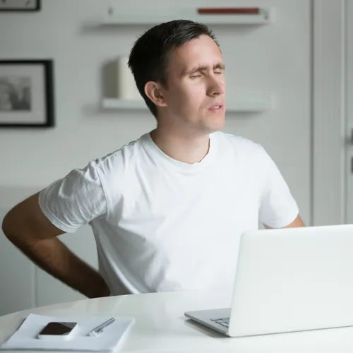 Стоит ли покупать корректор осанки: мужчина носил его 2 недели и пришел к неожиданному выводу