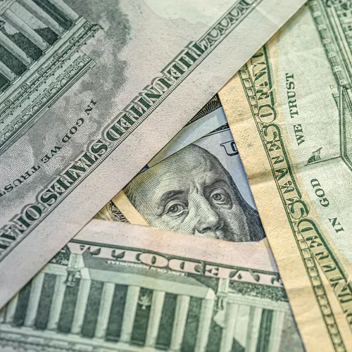 От цен на технику до ставок по кредитам: как майский курс валют отразится на жизни россиян