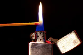 Что появилось раньше: спички или зажигалки? Не спешите с ответом — он вас удивит