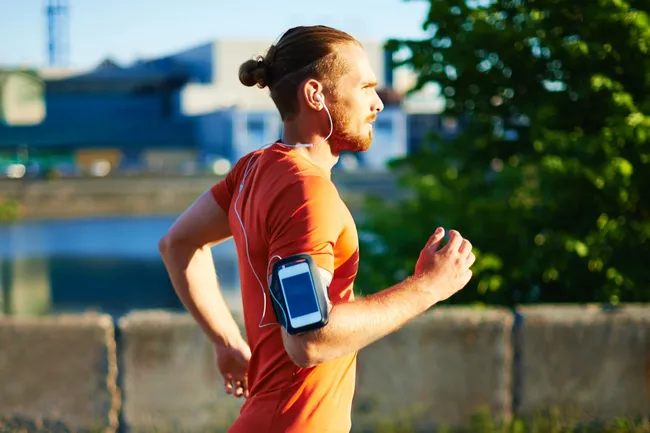 Как пробежать марафон этим летом: самые важные советы по питанию и психологической подготовке