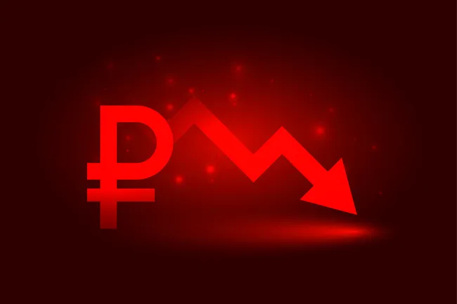 Рубль слабеет в годовщину дефолта: девальвация неизбежна?