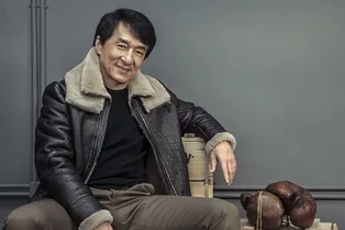 Джеки Чан пронес олимпийский огонь по Великой Китайской стене