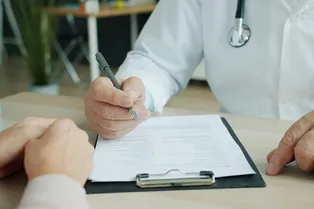 Проверки не избежать: для продления водительских прав надо будет снова пройти медкомиссию Проверки не избежать: для продления водительских прав надо будет снова пройти медкомиссию