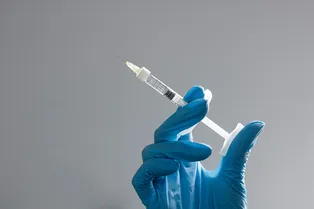 Вакцины от рака будут бесплатными для россиян: правительство планирует включить их в полис ОМС